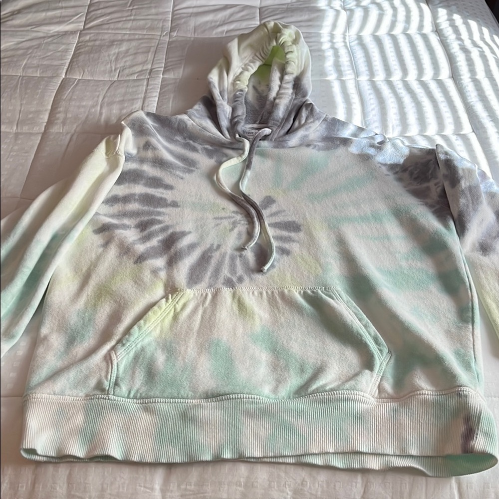 Tie-dye hoodie made by true Craft size medium. Never worn.￼